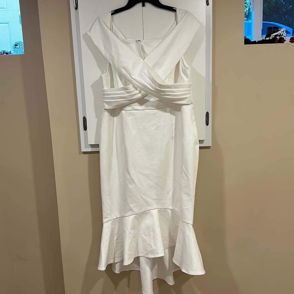 Lady Black Tie White Dress - Size 16